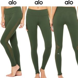 Alo Yoga Luminous Legging • Large • Green